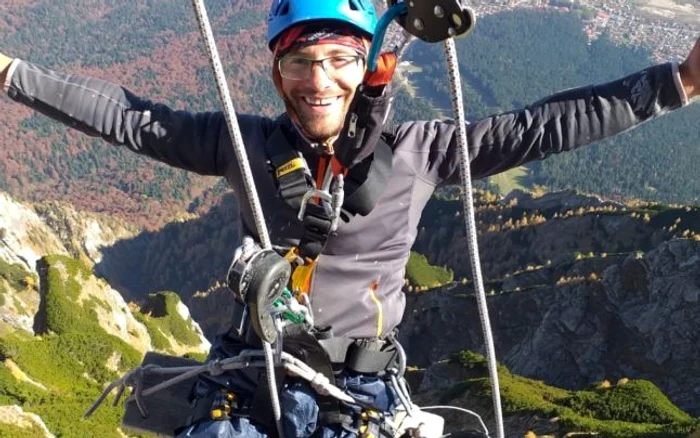 alpinisti azuga restauratori cruce caraiman