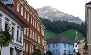 Oraşul minier Eisenerz din Austria jpeg