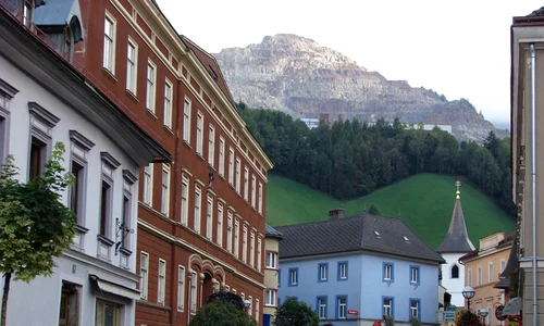 Oraşul minier Eisenerz din Austria jpeg