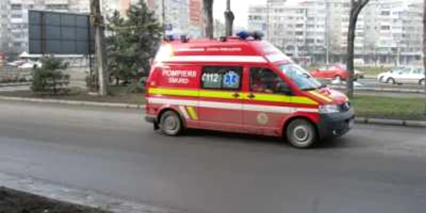 Angajaţii SMURD i-au ajutat pe colegii de la Ambulanţă, foto Dorin Udrea