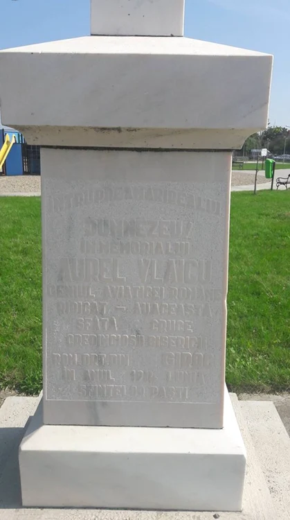 Monumentul dn Giroc realizat în memoria aviatorului Aurel Vlaicu FOTO Ş.Both