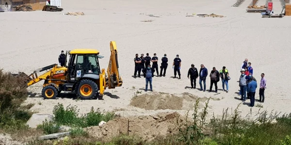 Demolări construcţii ilegale beach-bar baruri plaja Constanţa Faleză Nord Sursa Apele Române