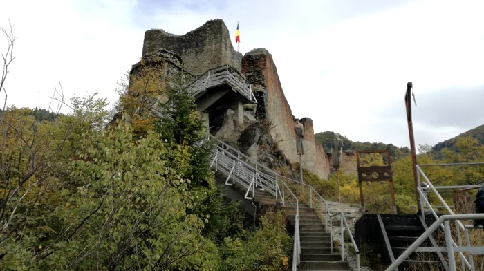 Cetatea Poenari 4 jpg jpeg