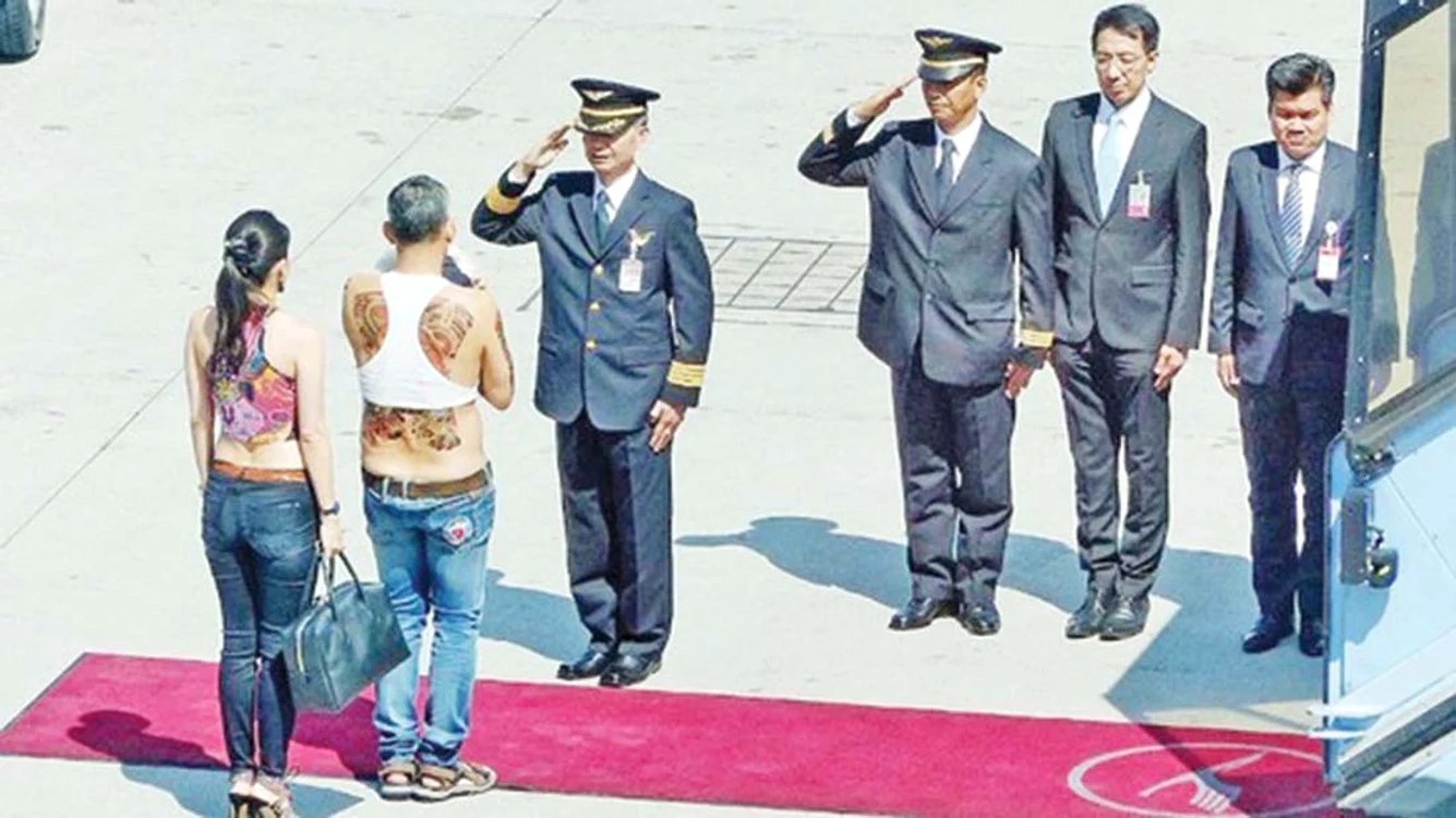 2014. La revenirea în ţară, prinţul este întâmpinat cu onoruri militare