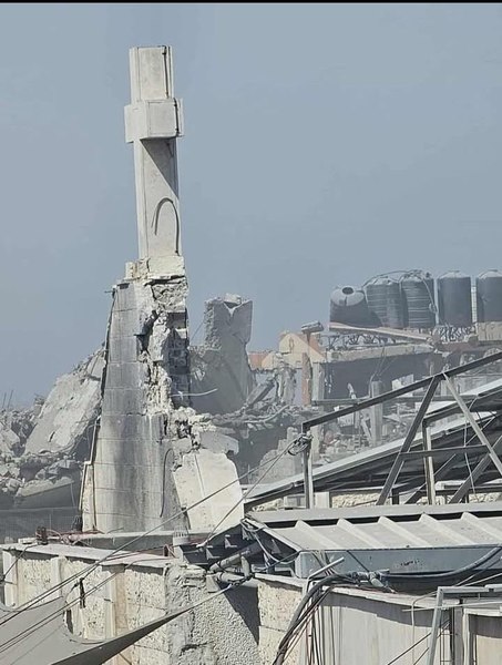 Armata israeliană a bombardat singura biserică catolică din Gaza. Preotul paroh, printre răniți