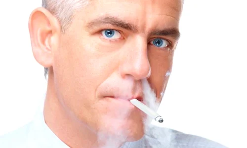 tip tigara fumeaza shutterstock 49149172 jpeg