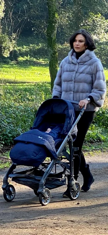 
    Fiul Ramonei Bădescu are deja 8 lunifoto: arhivă personală  