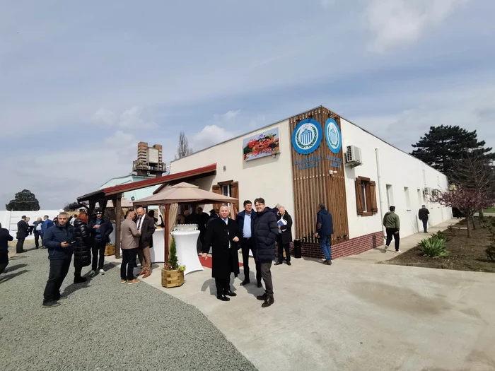 Rectorul Popescu la inaugurarea magazinului FOTO Ștefan Both