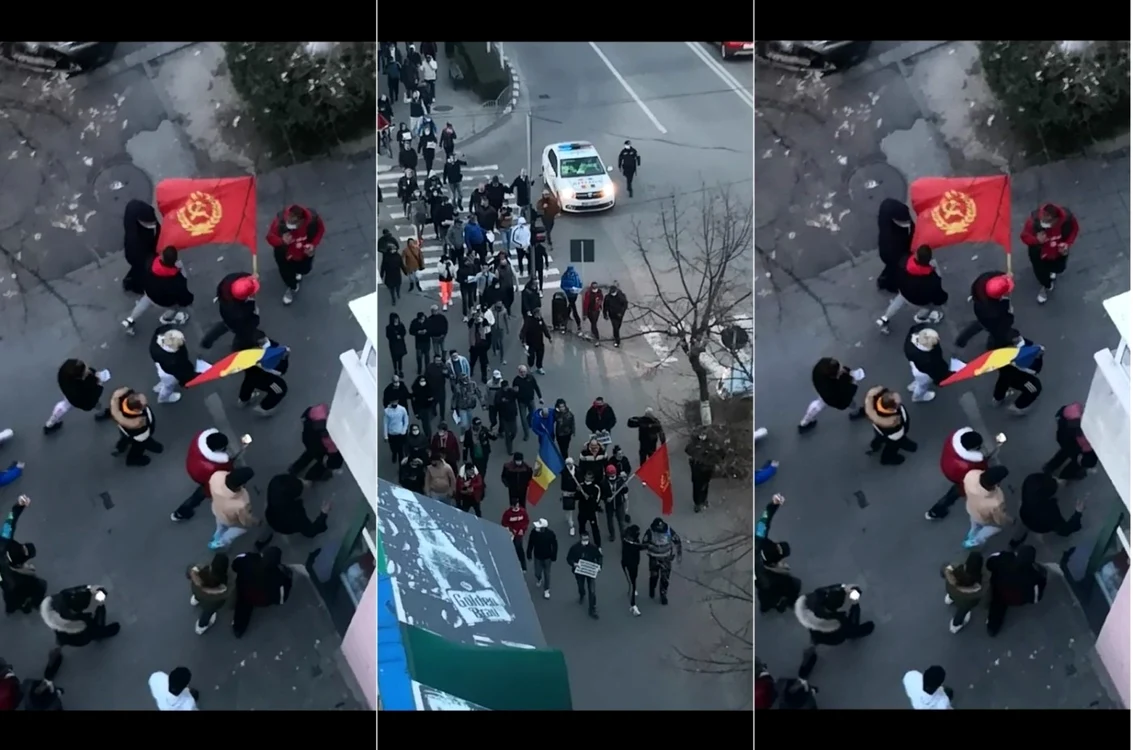 Protest anti - restricţii la Râmnicu Vâlcea arborând steaguri cu secera şi ciocanul şi cu stema României Foto colaj FB