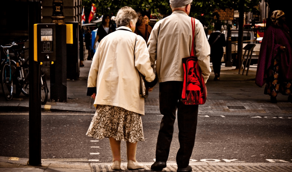 Câți pensionari sunt în România și care este pensia medie