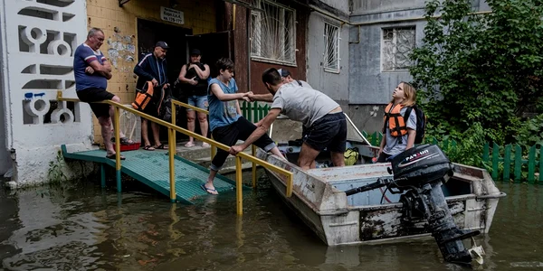 Evacuari in Herson FOTO EPA EFE jpg