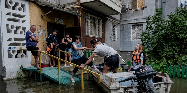 Evacuari in Herson FOTO EPA EFE jpg