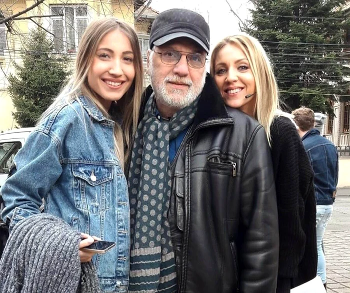 Alături de Monica Odagiu (în stânga) și sora ei mai mare, Ana - și ele foste studente