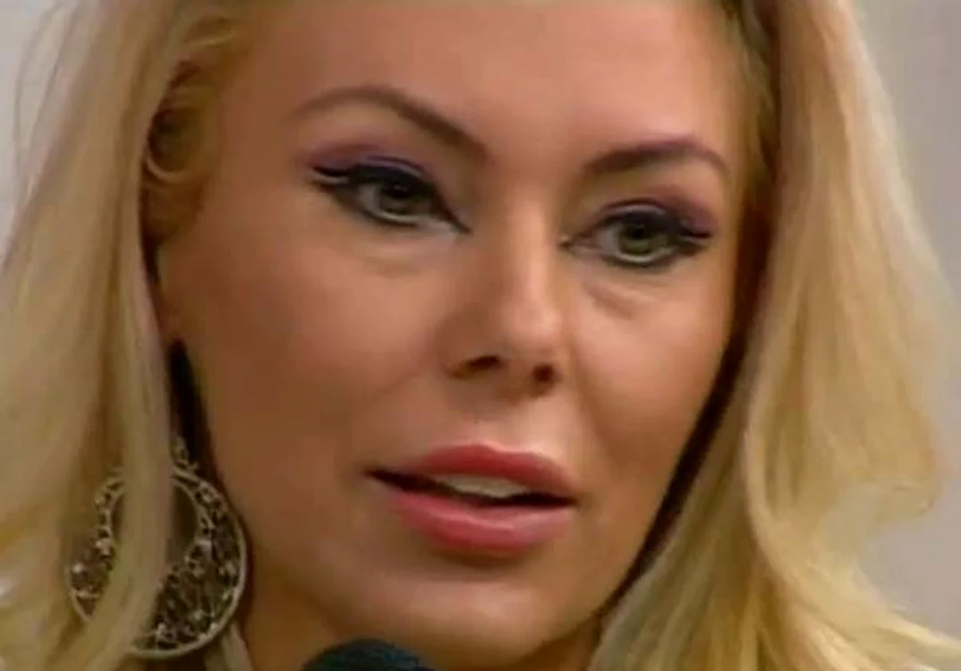 
    Jasmine a avut probleme la ochi din cauza genelor falseFoto: Captură Kanal D  