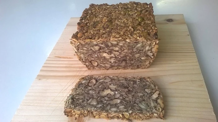 Pâinea cu semințe este extrem de sănătoasă FOTO: Facebook "Mic atelier de pâine"