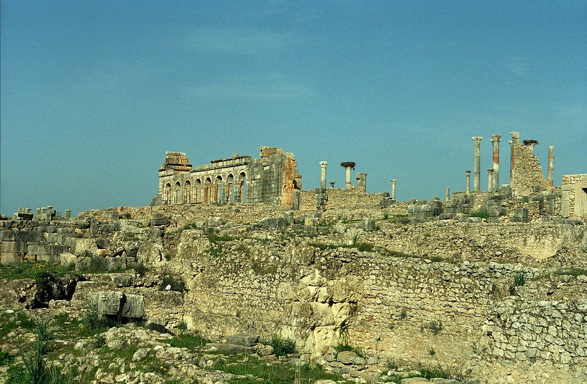 Ruinele orașului Volubilis din Maroc (© Jerzy Strzelecki / Wikimedia Commons)