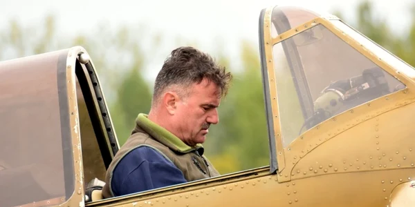 dan stefanescu pilot iakarii acrobati