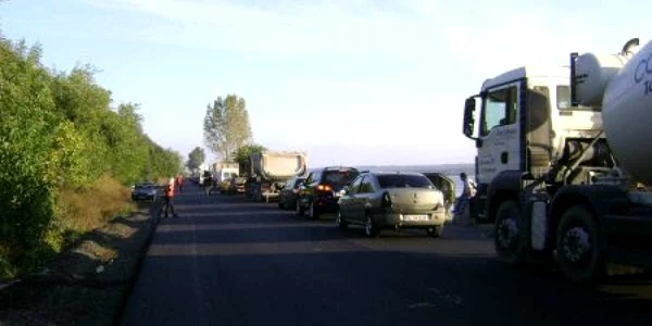 Traficul rutier a fost blocat ore în șir Foto: Arhivă