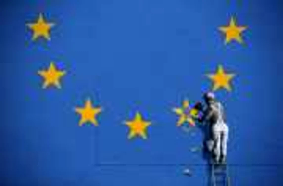 Florin Zamfirescu, Alexandru Arşinel, Dan Puric şi Daniel Dragomir sunt cei mai vocali promotori români ai discursului anti-european. Cine-i mână pe ei în luptă?