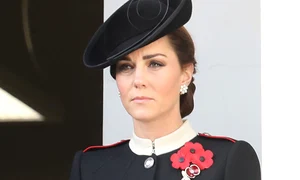 Kate Middleton a fost îmbrăcată într o ţinută Alexander McQueen de culoare neagră, în semn de doliu jpeg