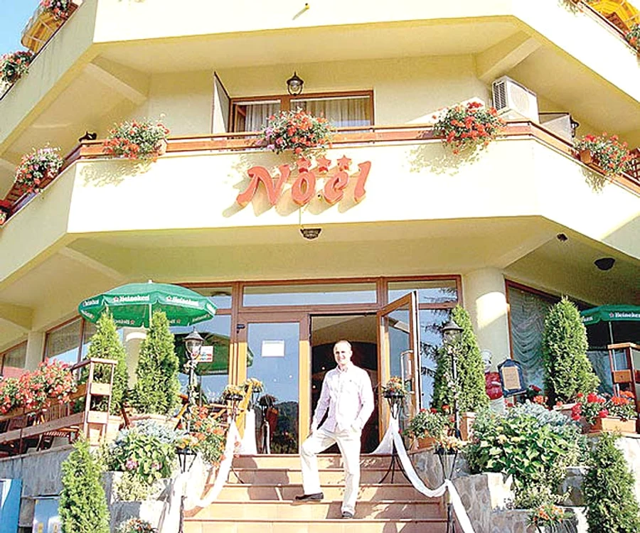 
    Pensiunea Noel a lui Grig Chiroiu se află la Băile Olăneşti  