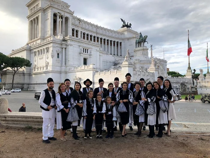 Săculețul de Vaideeni și Moștenitorii în Roma Foto Asociația Culturală Moștenitorii