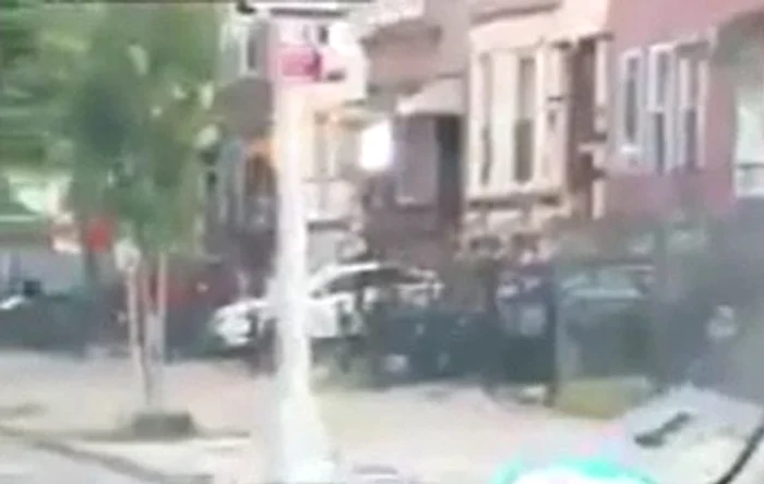 
    Cuplul încins a făcut înconjurul planeteicaptură video  