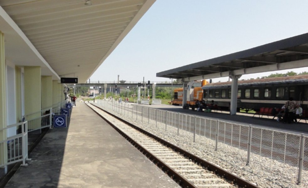 Băiat de 16 ani, căzut de pe pasarela din gara Slatina. S-a întâmplat în toiul nopții 