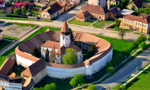 Cetatea si Biserica de la Prejmer jpg