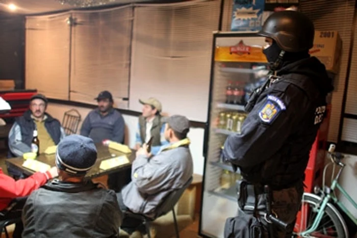 
    bar,jandarm,Timisoara  