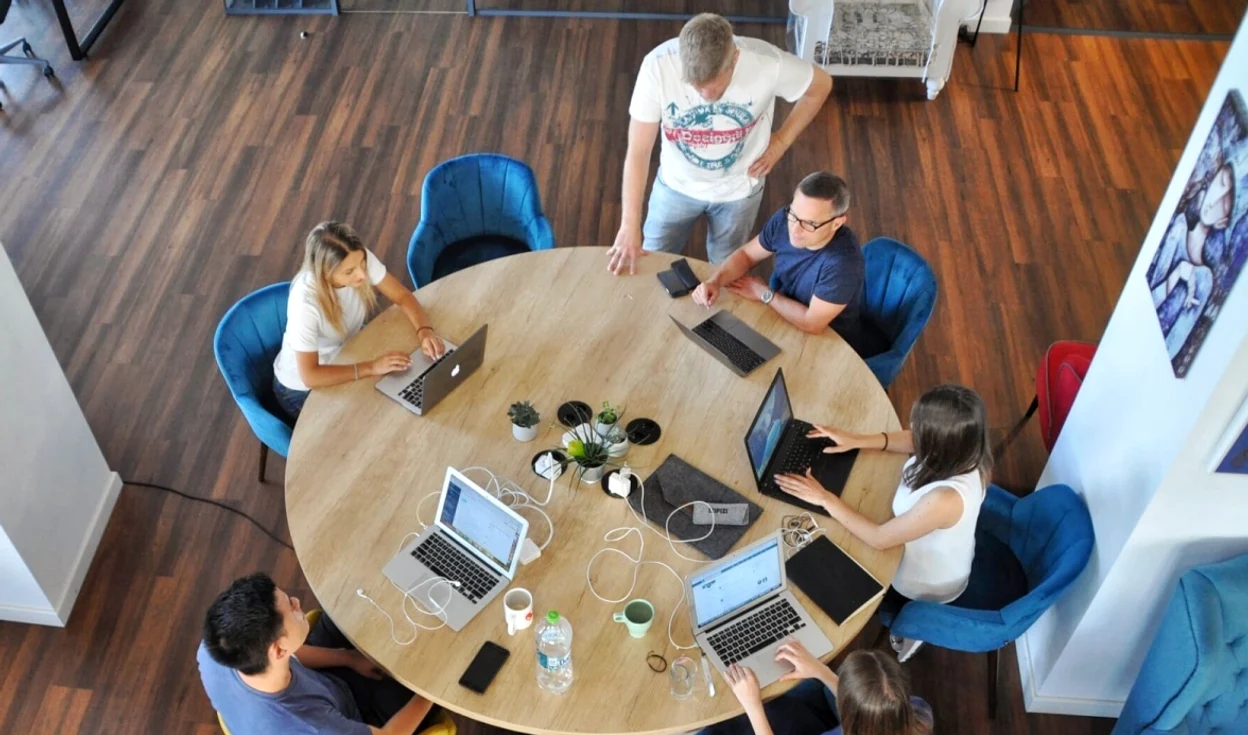 Commons Accel propune start up-urilor un mix de beneficii