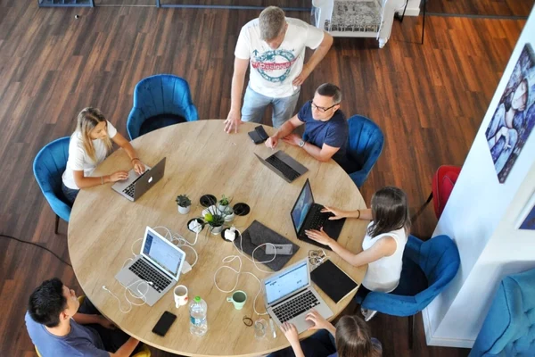 Commons Accel propune start up-urilor un mix de beneficii