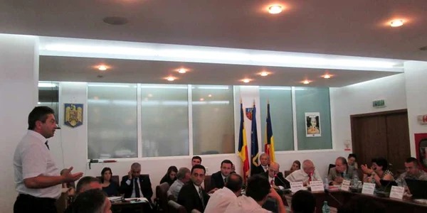 Primarii liberali i-au cerut socoteală preşedintelui Ion Cîlea pentru repartizarea banilor