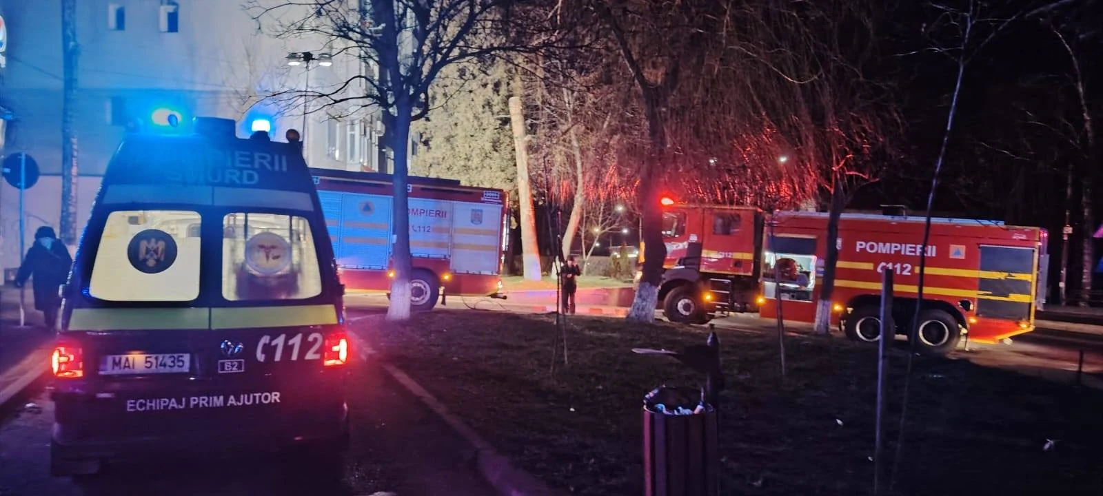 Incendiu într-un bloc de locuinţe din Fălticeni. 16 persoane evacuate