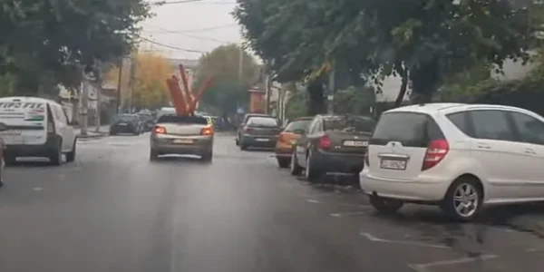 masina decapotabila transporta tevi in craiova foto captura video