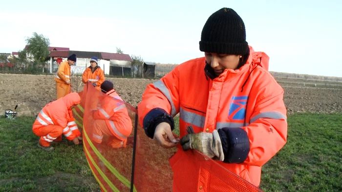 Astfel de parazăpezi au fost montaţi din loc în loc, pe distanţă de 7 kilometri liniari, dintre Târgovişte înspre Bucureşti