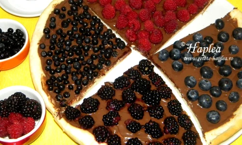 pizza cu nutella si fructe de padure poza 8 jpeg