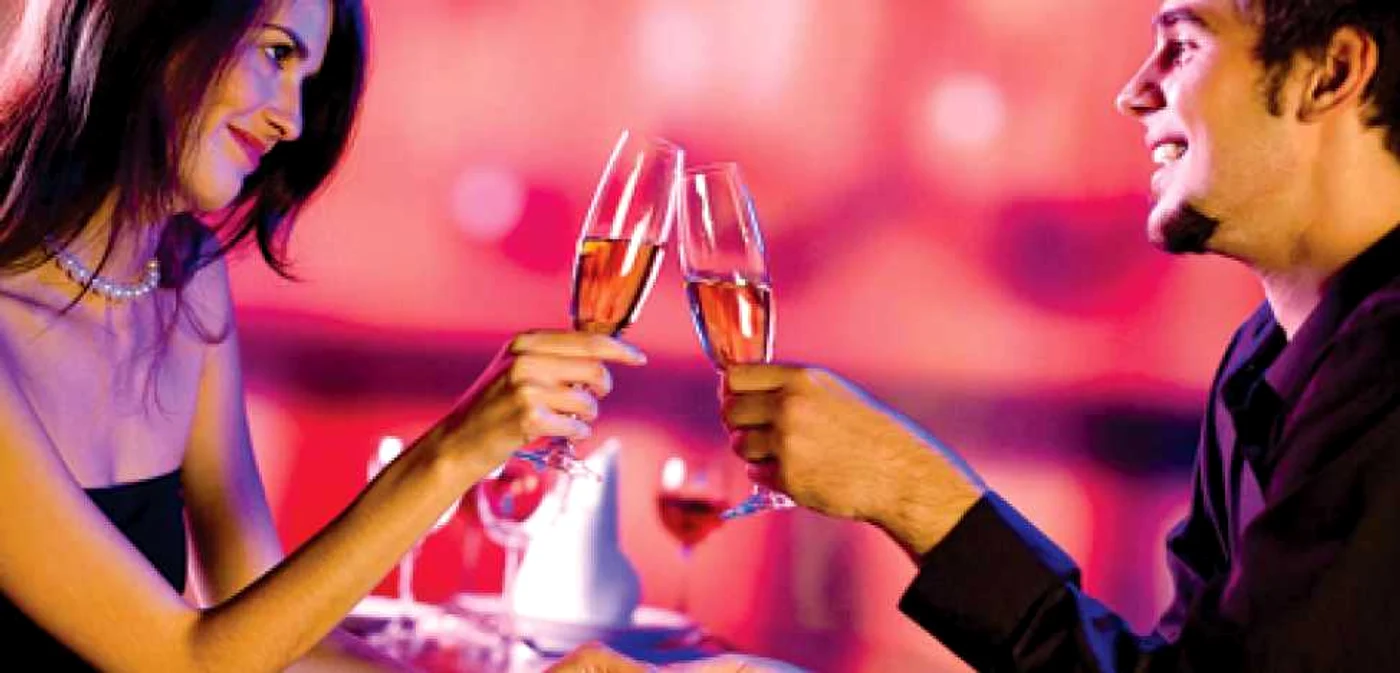 Îndrăgostiţii pot petrece o seară romantică la restaurant