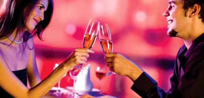 Îndrăgostiţii pot petrece o seară romantică la restaurant
