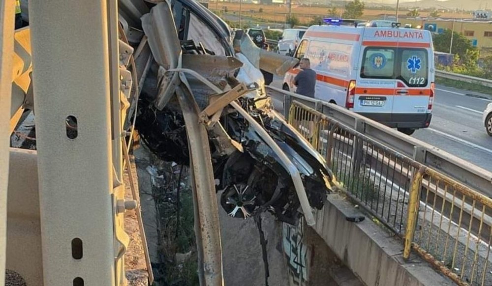 Tragedie pe centura Ploieștului. Un șofer a murit după ce a intrat în parapet. Se pare că butona telefonul GALERIE FOTO