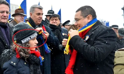 Căciula fetiţei i a amuzat pe internauţi jpeg