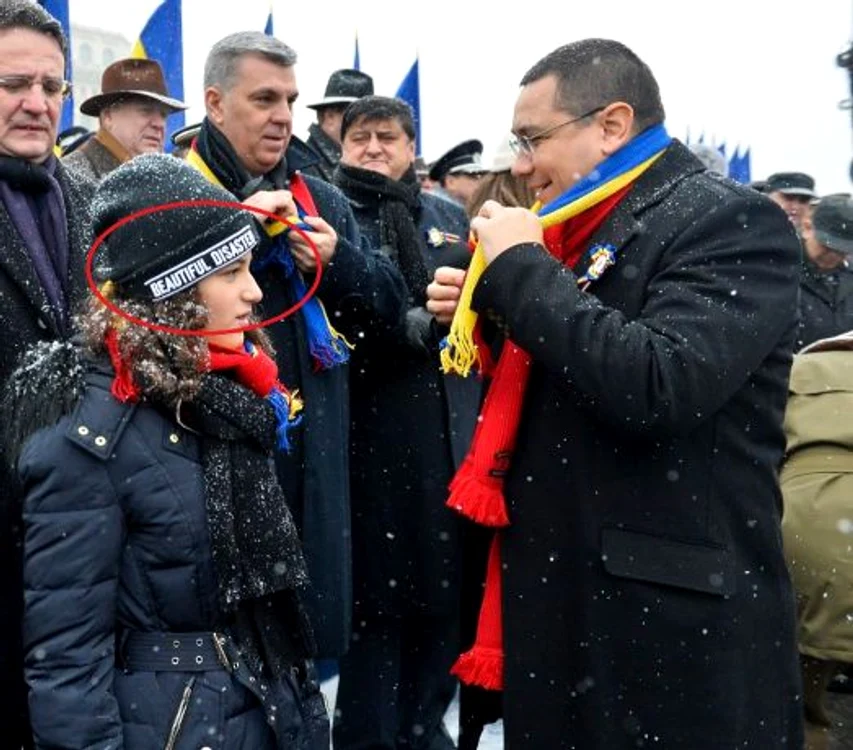 Căciula fetiţei i-a amuzat pe internauţi