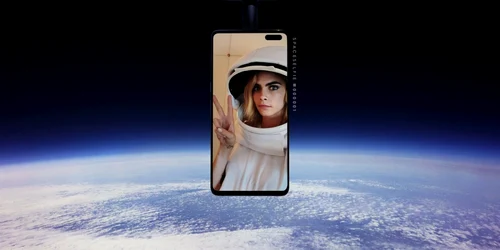 Samsung Space Selfie Cara Delevingne