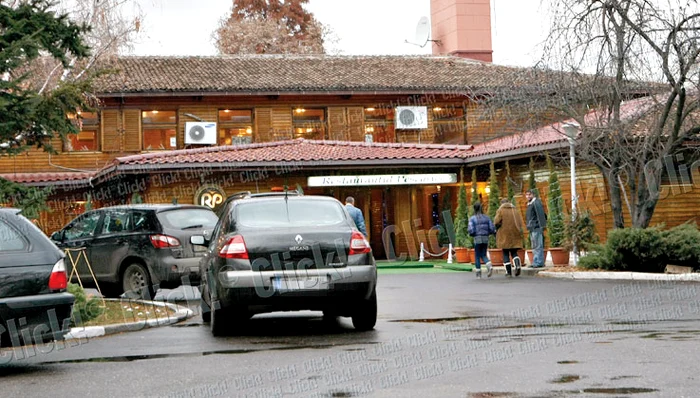 «Mister» nu a putut să vadă înhumarea Silviei (Fotografii: Dan Bistriţeanu)