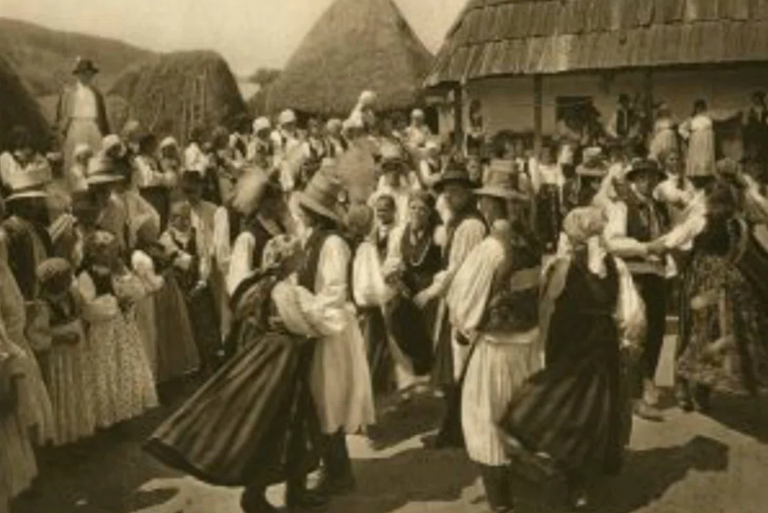 Sărbătorile pascale erau prilej de mare bucurie în satele românești acum un secol. Foto: Arhivă