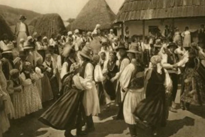 Sărbătorile pascale erau prilej de mare bucurie în satele românești acum un secol. Foto: Arhivă