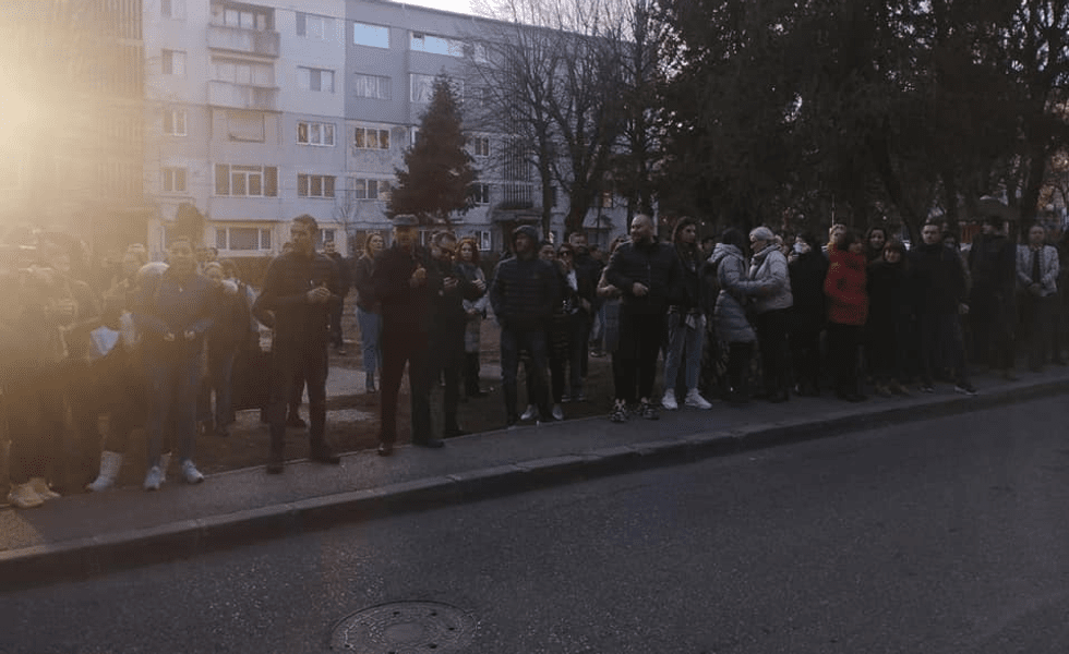 Elev-problemă care învață singur, într-o școală din Dâmbovița. Părinții refuză să își mai trimită copiii la ore din cauza lui