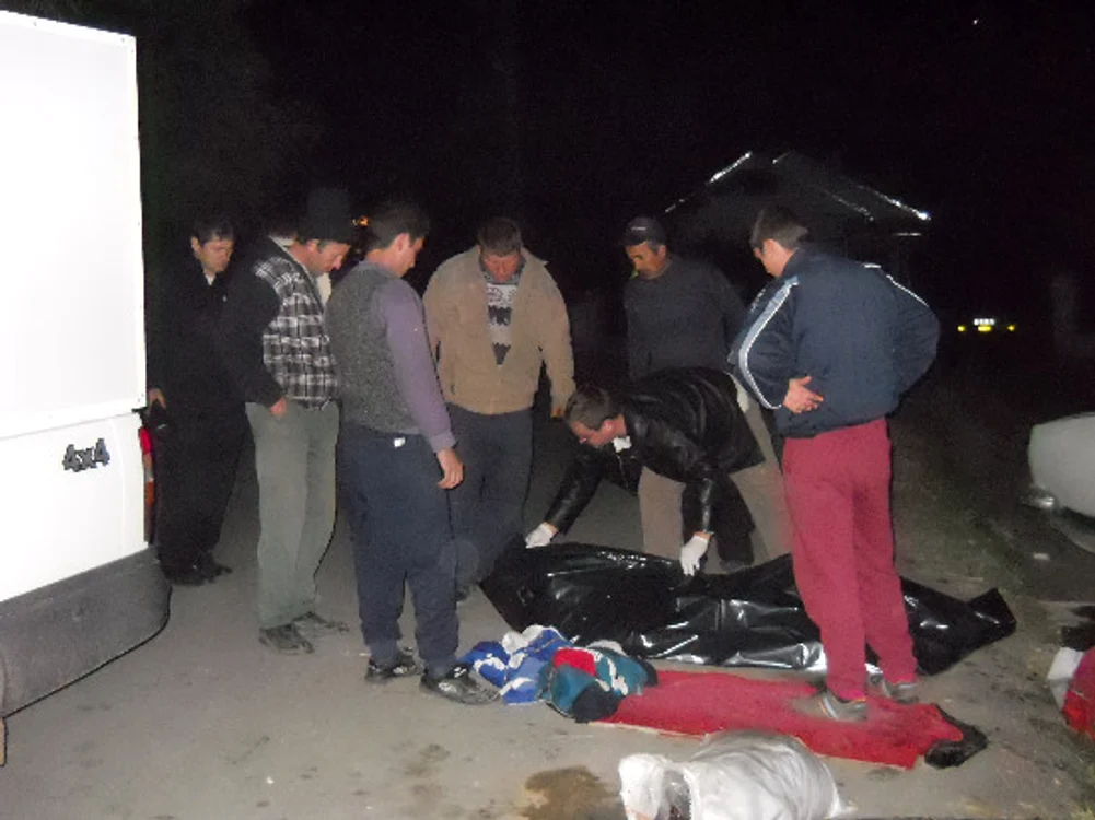 Cadavrul a fost transportat la morgă