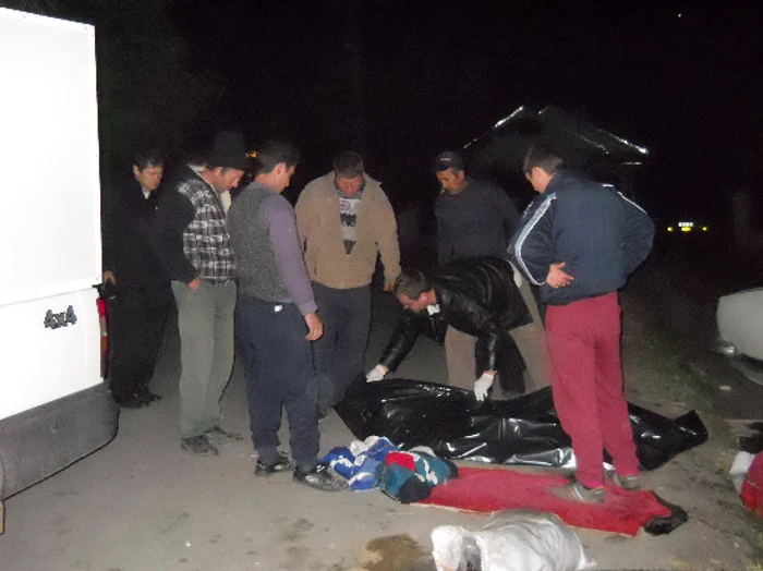 Cadavrul a fost transportat la morgă