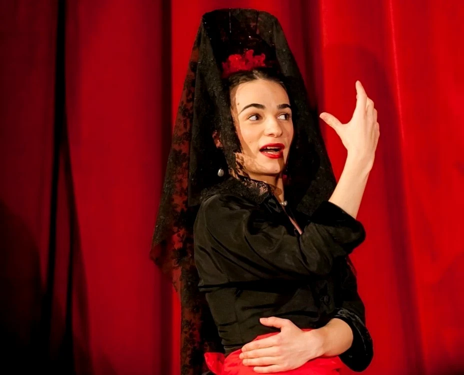 Florina Gleznea, în spectacolul "Cinci ore cu Mario" de la Unteatru, teatru care transmite spectacole livestreaming în această perioadă de criză      FOTOGRAFII: Unteatru/ Alexandra Pască, Sorin Florea